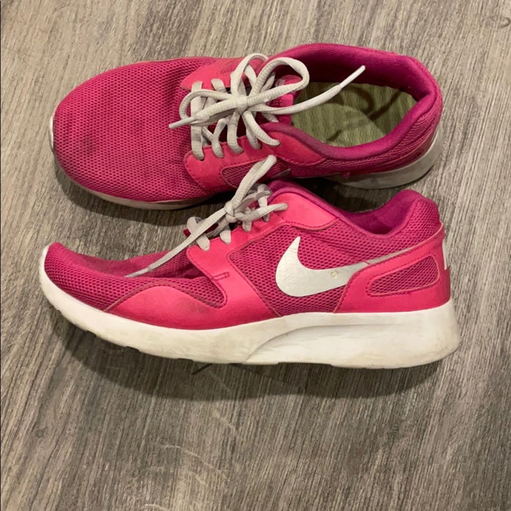 Nikes - Picture 2 of 6